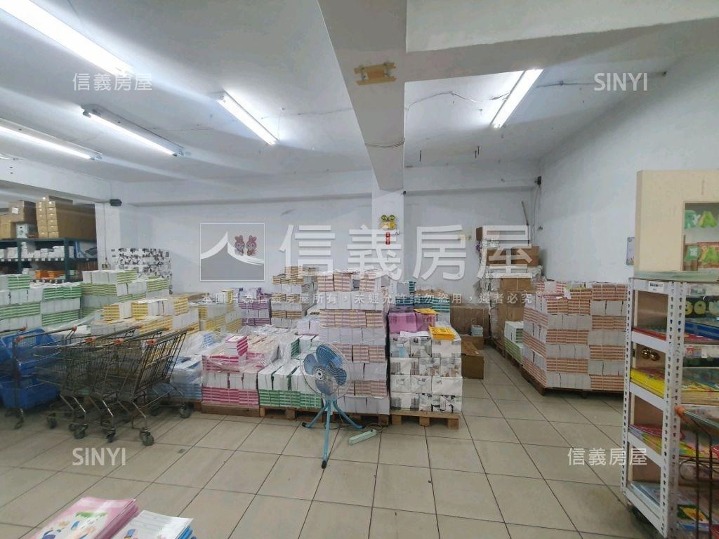 稀有電梯大廠房帶車位房屋室內格局與周邊環境
