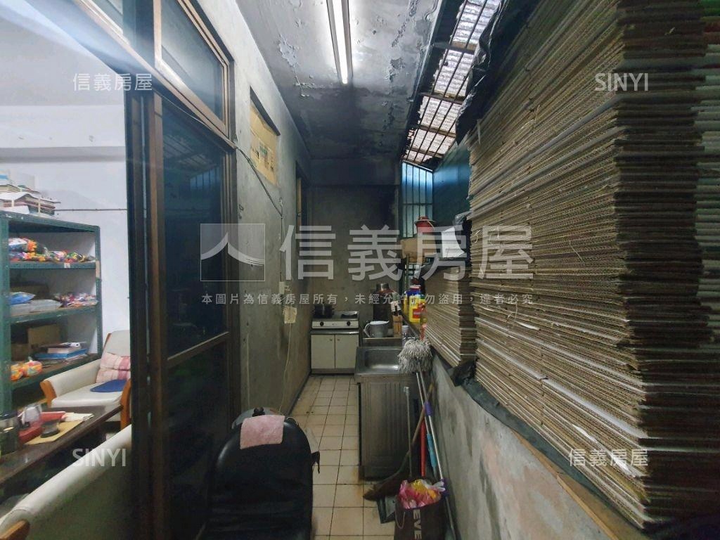 稀有電梯大廠房帶車位房屋室內格局與周邊環境