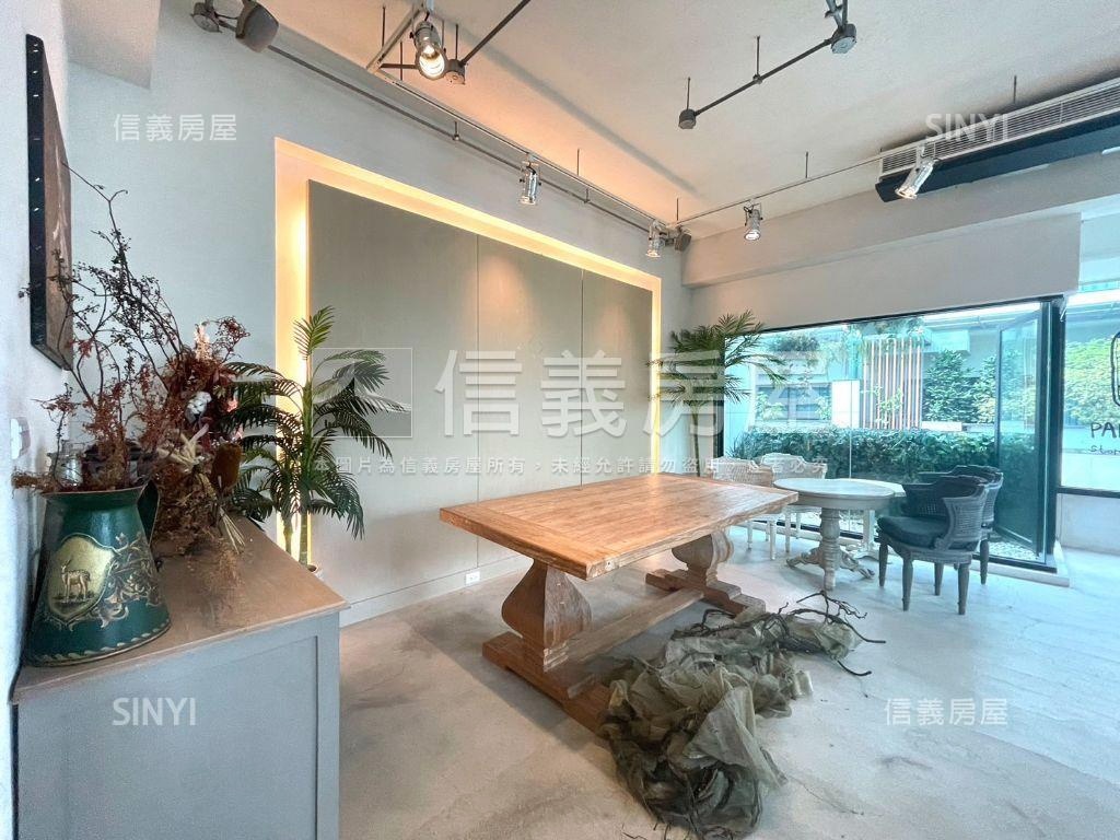 皇龍樹景角窗店霸房屋室內格局與周邊環境