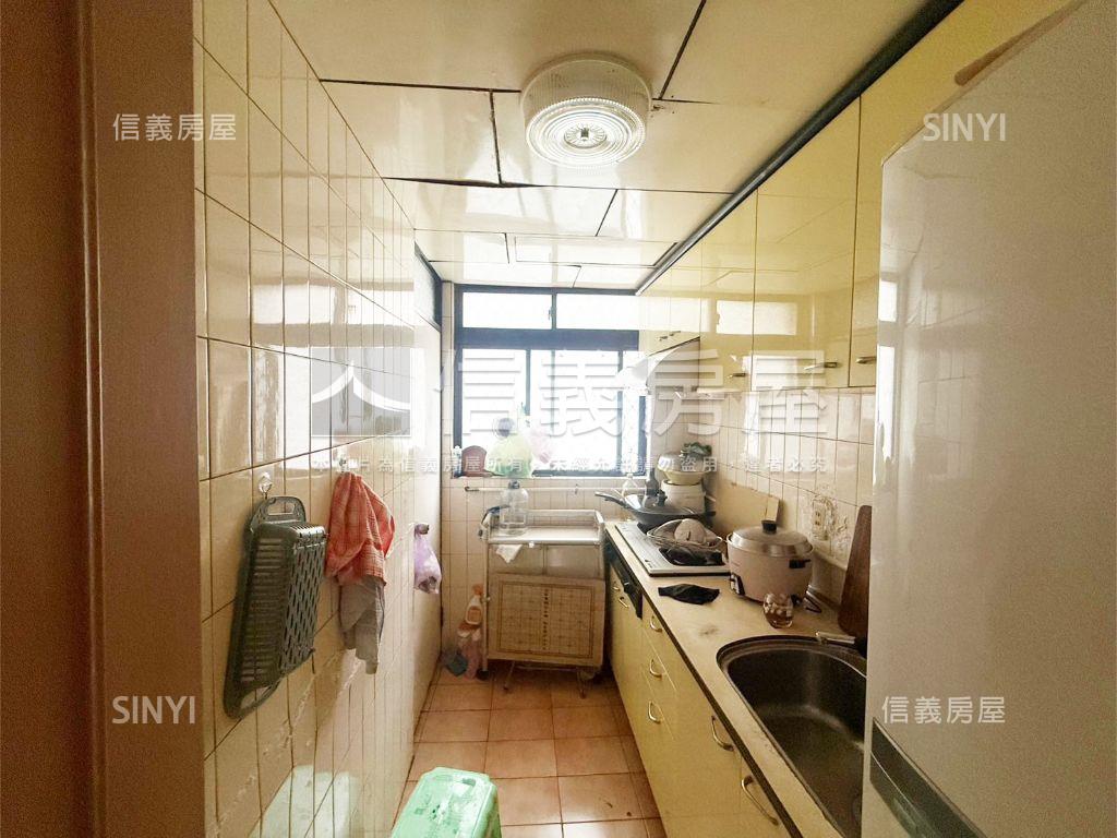 松山捷運公寓邊間房屋室內格局與周邊環境