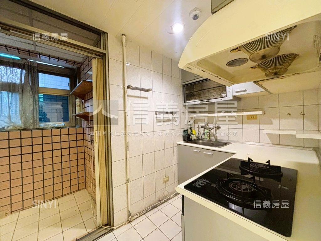 土城電梯三房華廈房屋室內格局與周邊環境