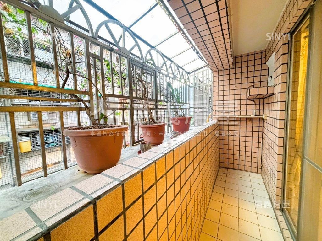 土城電梯三房華廈房屋室內格局與周邊環境