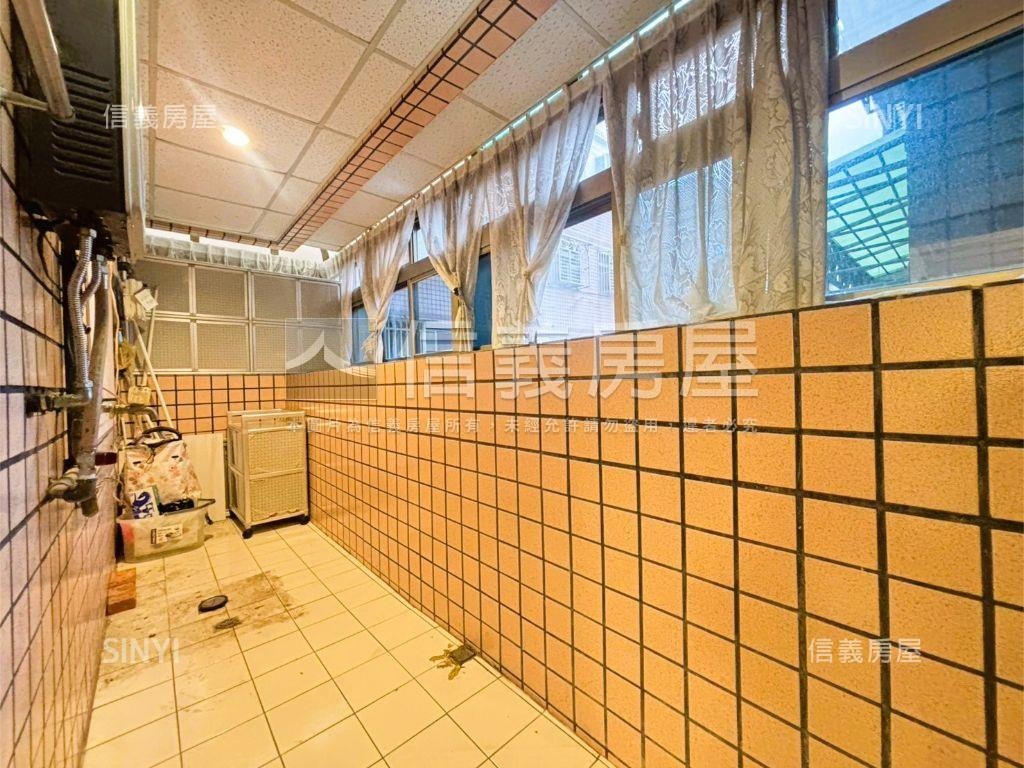 土城電梯三房華廈房屋室內格局與周邊環境
