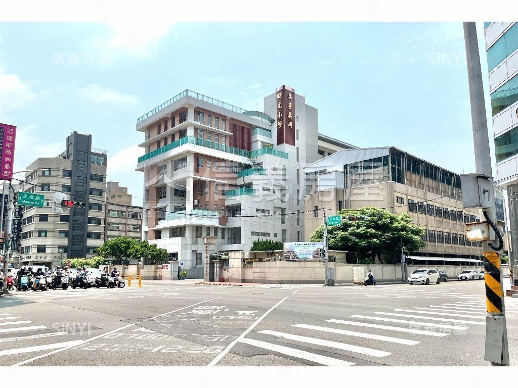 利晉曙光朝南三房雙平車美房屋室內格局與周邊環境