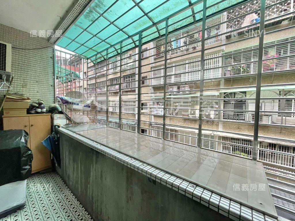 黃金雙捷運方正３樓房屋室內格局與周邊環境
