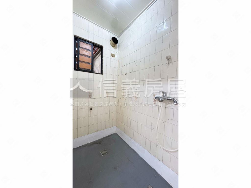 西屯路漢口商圈大面寬店面房屋室內格局與周邊環境