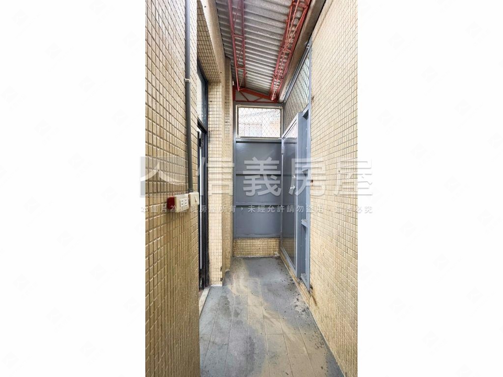西屯路漢口商圈大面寬店面房屋室內格局與周邊環境