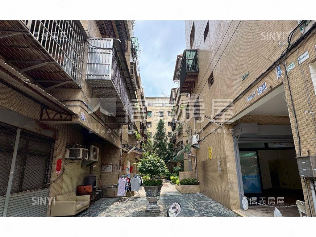 西屯路漢口商圈大面寬店面房屋室內格局與周邊環境