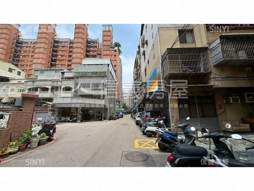 西屯路漢口商圈大面寬店面房屋室內格局與周邊環境