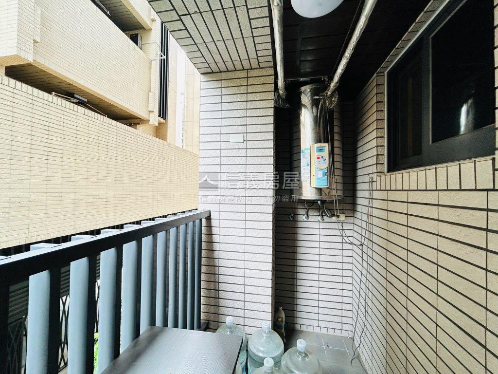 微笑寓所。公園綠意大戶房屋室內格局與周邊環境