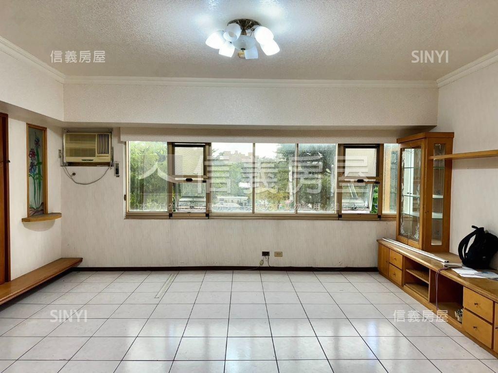 稀有成功冠邸三房房屋室內格局與周邊環境