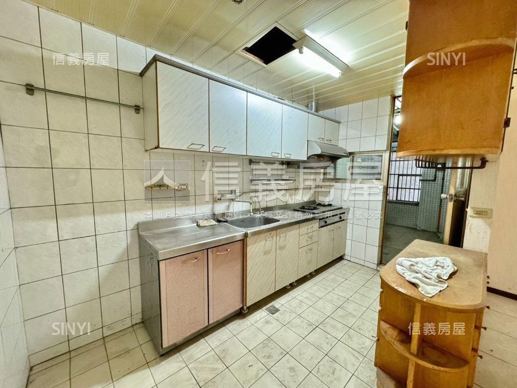 稀有成功冠邸三房房屋室內格局與周邊環境