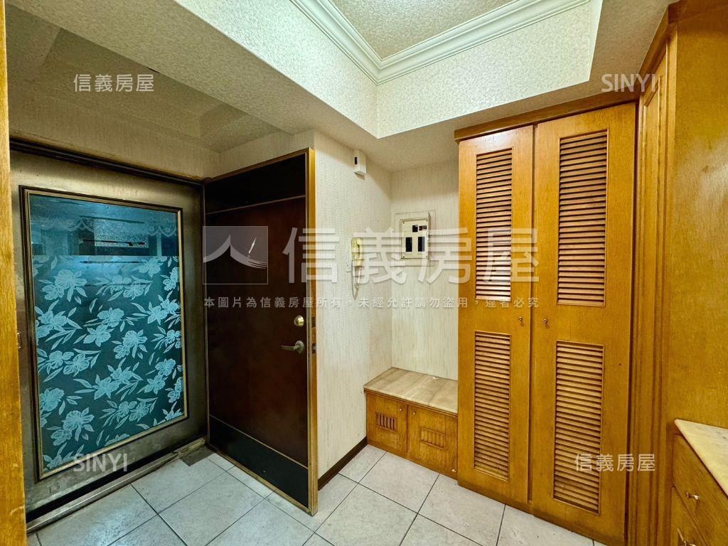 稀有成功冠邸三房房屋室內格局與周邊環境