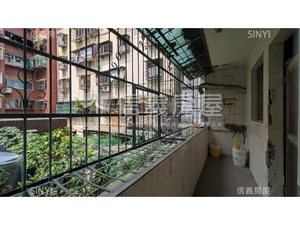 機能好大空間黃金二樓房屋室內格局與周邊環境