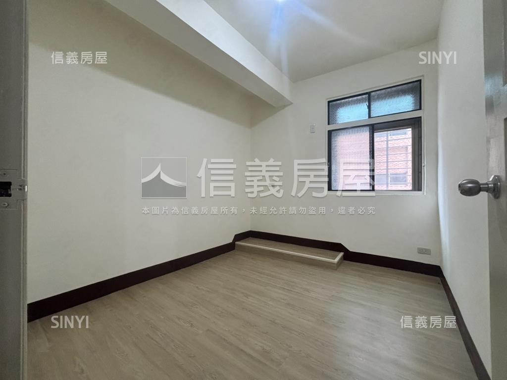 英專路近捷運２樓美寓房屋室內格局與周邊環境