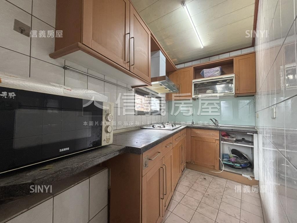 英專路近捷運２樓美寓房屋室內格局與周邊環境