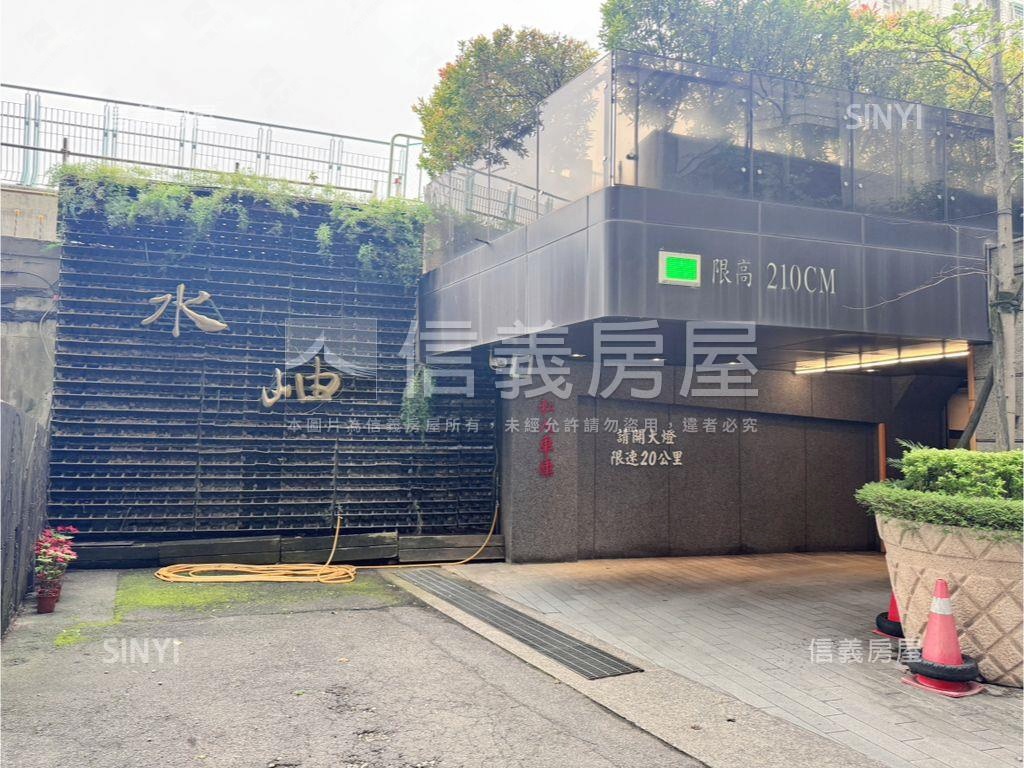 中正雙出入口坡機車位房屋室內格局與周邊環境