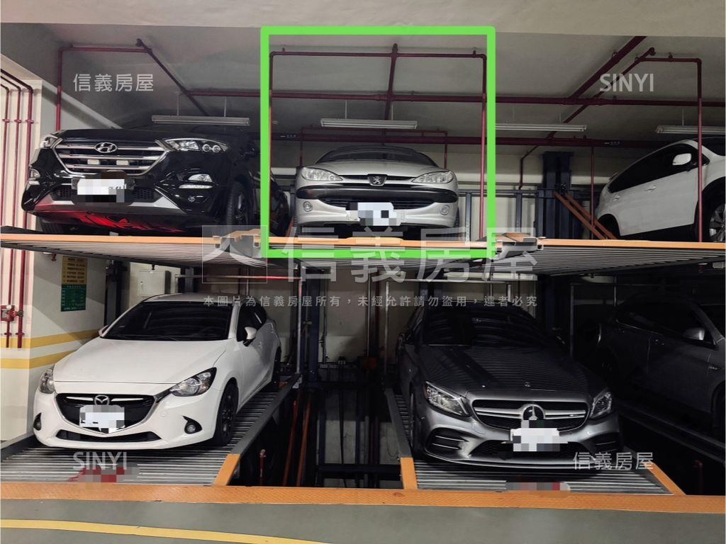 中正雙出入口坡機車位房屋室內格局與周邊環境