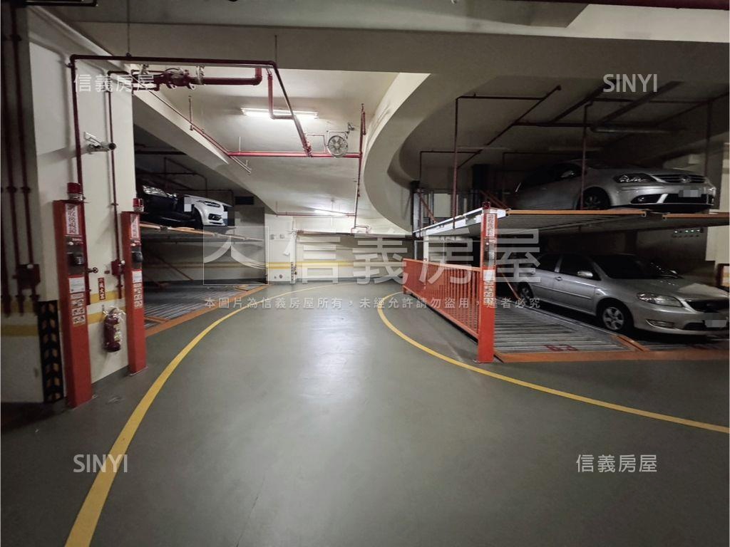 中正雙出入口坡機車位房屋室內格局與周邊環境