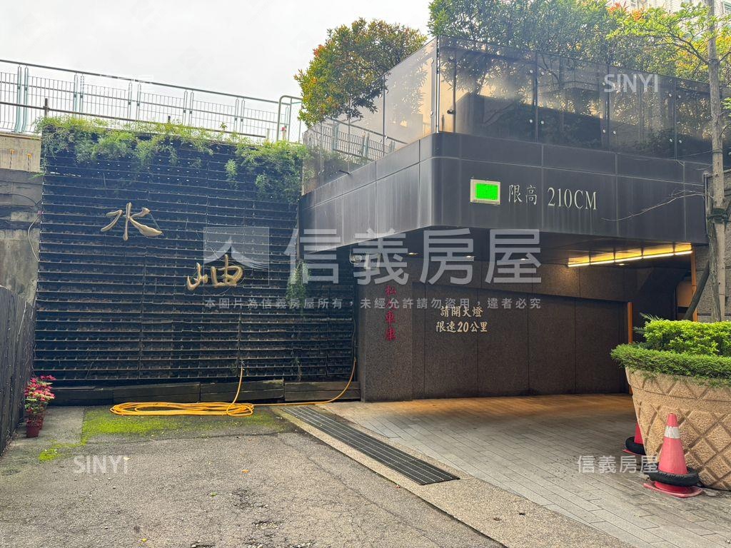 中正雙出入口坡機車位房屋室內格局與周邊環境