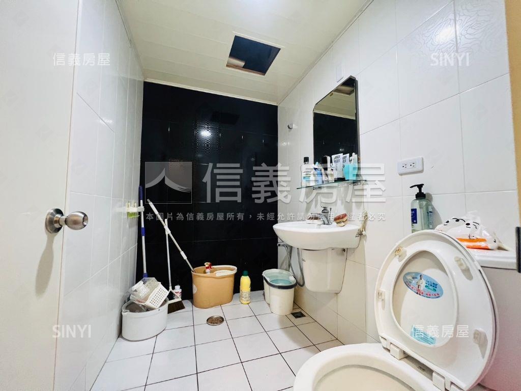 建工鼎山商圈方便停車店面房屋室內格局與周邊環境