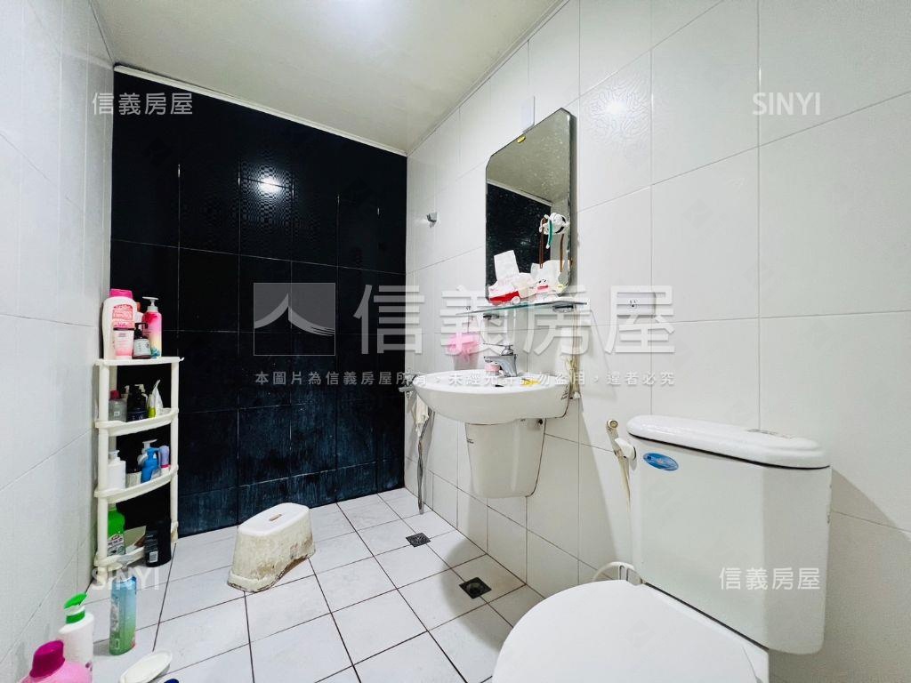建工鼎山商圈方便停車店面房屋室內格局與周邊環境