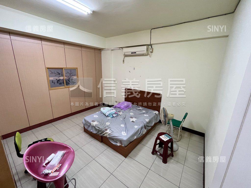 稀有崇德１１期臨路大透店房屋室內格局與周邊環境