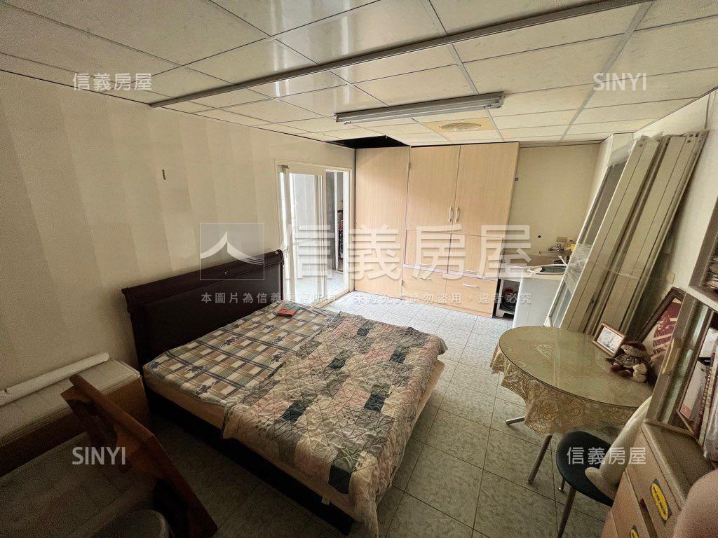 稀有崇德１１期臨路大透店房屋室內格局與周邊環境