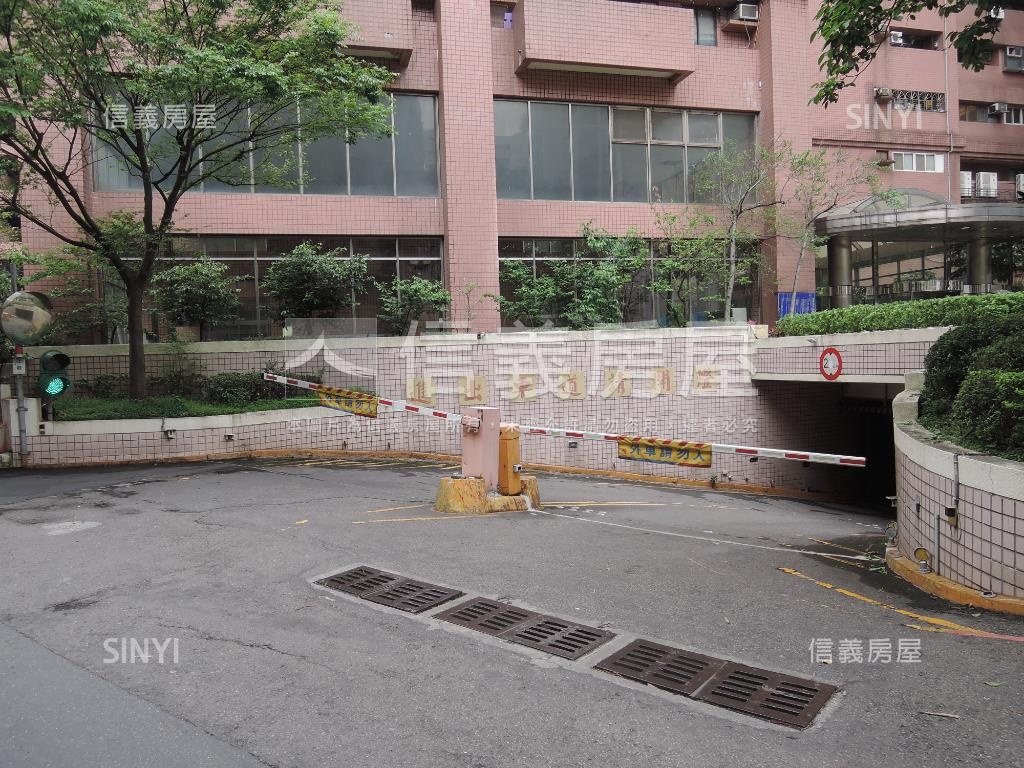 近藝文演說家明亮３房房屋室內格局與周邊環境