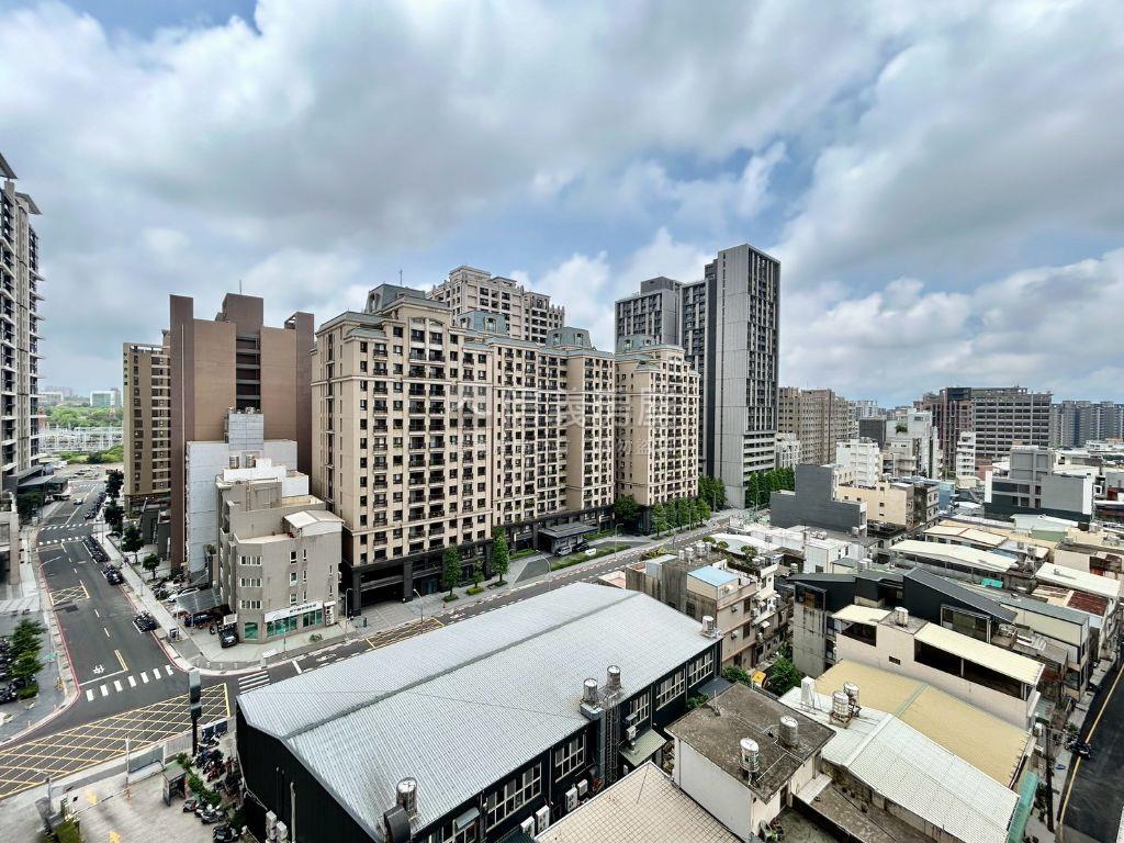 權峰典雅裝潢視野大三房房屋室內格局與周邊環境
