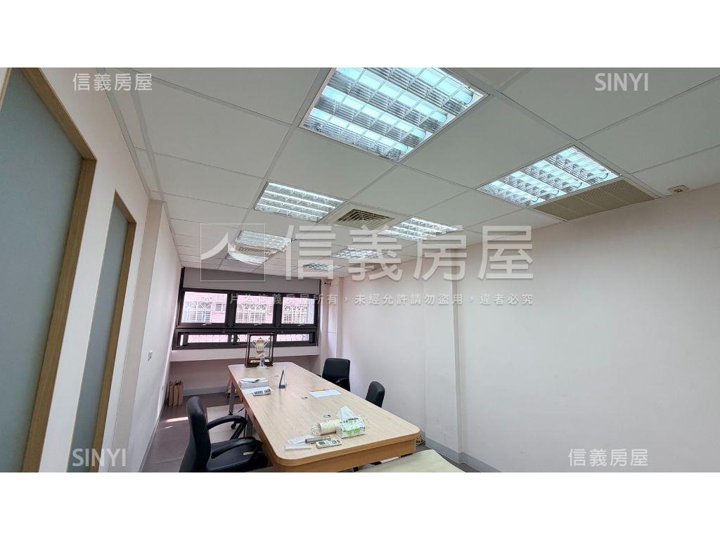 西屯路５米８面寬電梯透店房屋室內格局與周邊環境