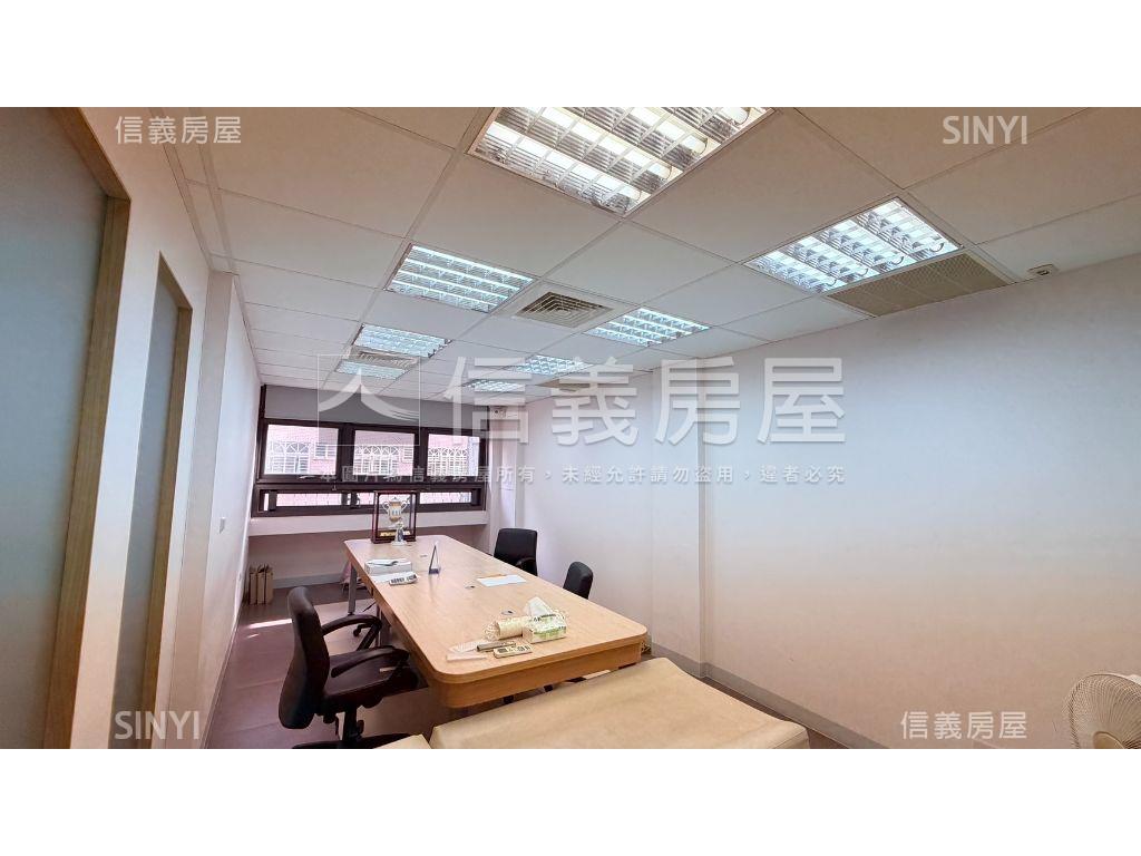 西屯路５米８面寬電梯透店房屋室內格局與周邊環境