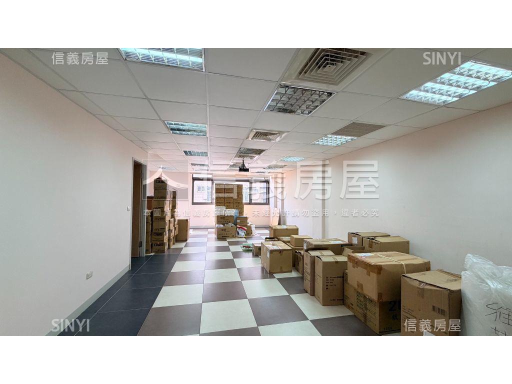 西屯路５米８面寬電梯透店房屋室內格局與周邊環境