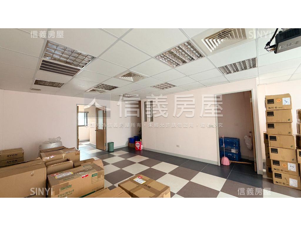 西屯路５米８面寬電梯透店房屋室內格局與周邊環境