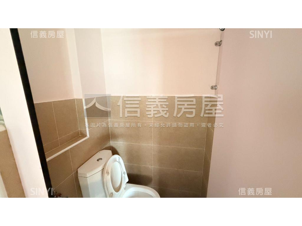 西屯路５米８面寬電梯透店房屋室內格局與周邊環境