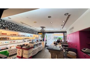 西屯路５米８面寬電梯透店