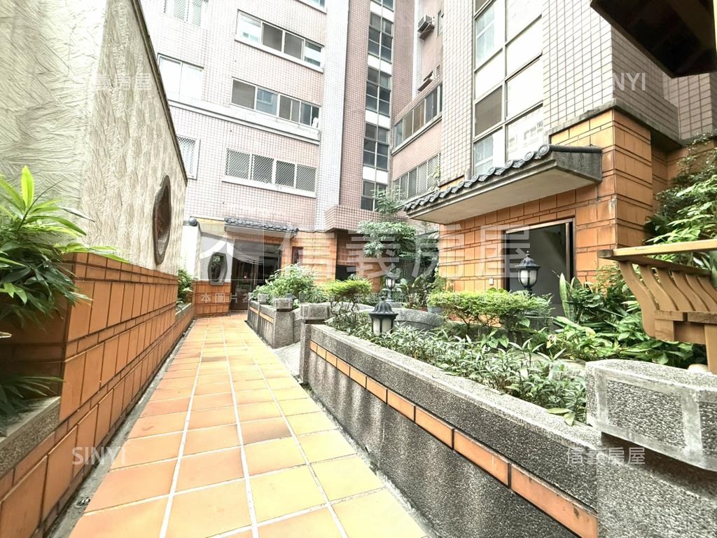 太子建設吾愛吾家四房車位房屋室內格局與周邊環境