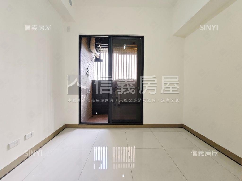 鳳翔學區２房附充電平車房屋室內格局與周邊環境