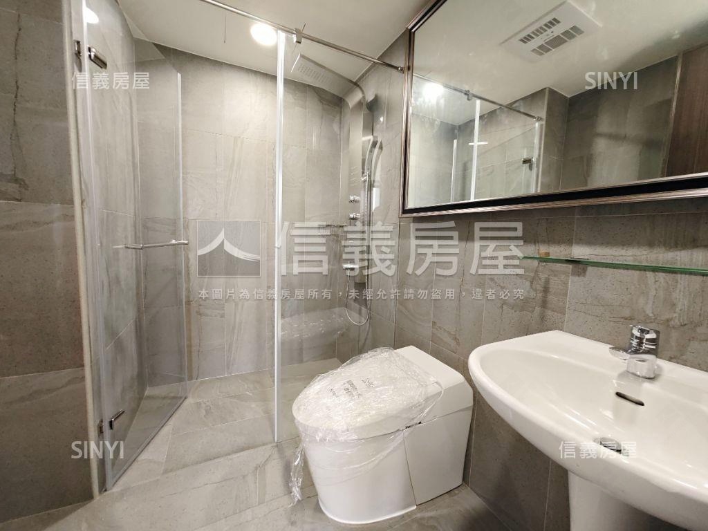 鳳翔學區２房附充電平車房屋室內格局與周邊環境