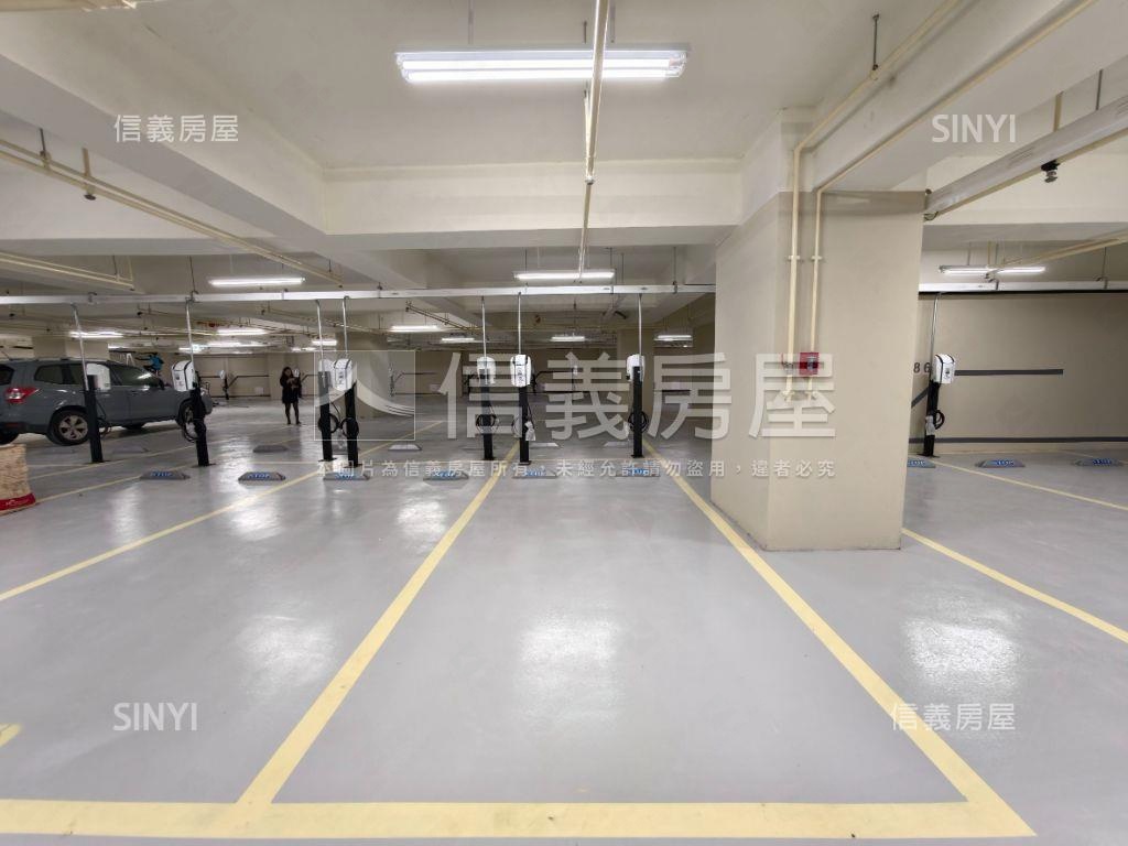 鳳翔學區２房附充電平車房屋室內格局與周邊環境