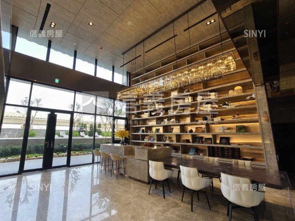 鳳翔學區２房附充電平車房屋室內格局與周邊環境