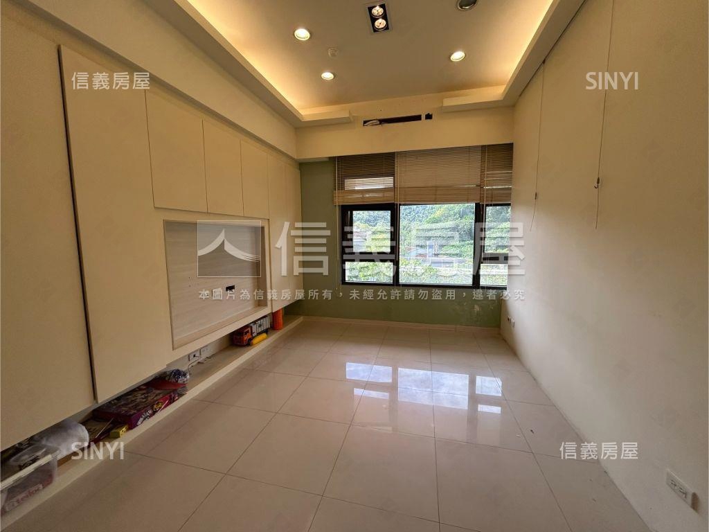 光榮時代挑高採光美宅房屋室內格局與周邊環境