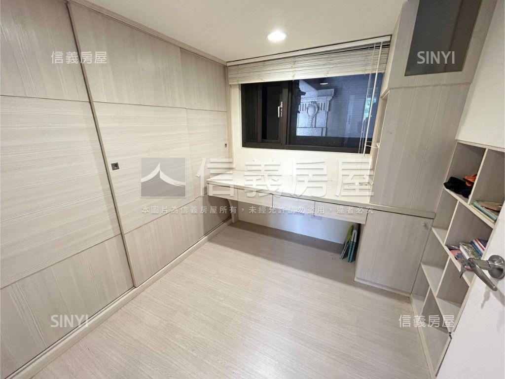 光榮時代挑高採光美宅房屋室內格局與周邊環境