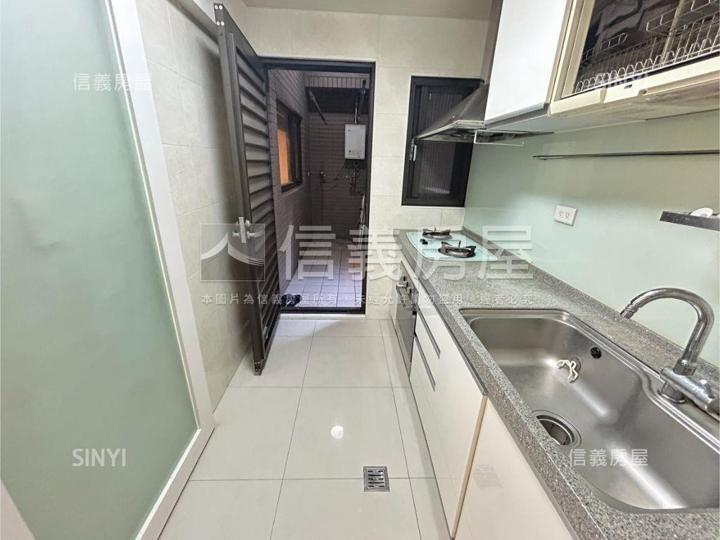 光榮時代挑高採光美宅房屋室內格局與周邊環境