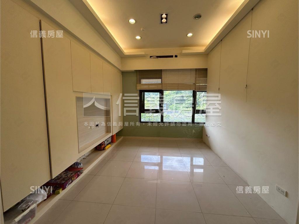 光榮時代挑高採光美宅房屋室內格局與周邊環境