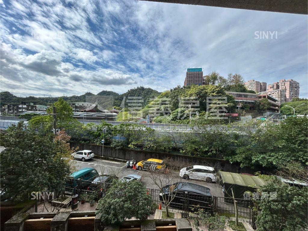 光榮時代挑高採光美宅房屋室內格局與周邊環境