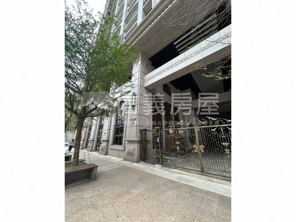 光榮時代挑高採光美宅房屋室內格局與周邊環境