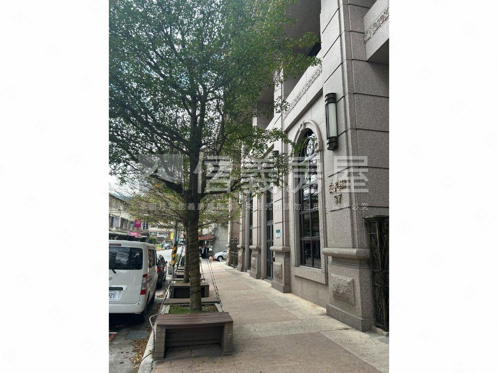 光榮時代挑高採光美宅房屋室內格局與周邊環境