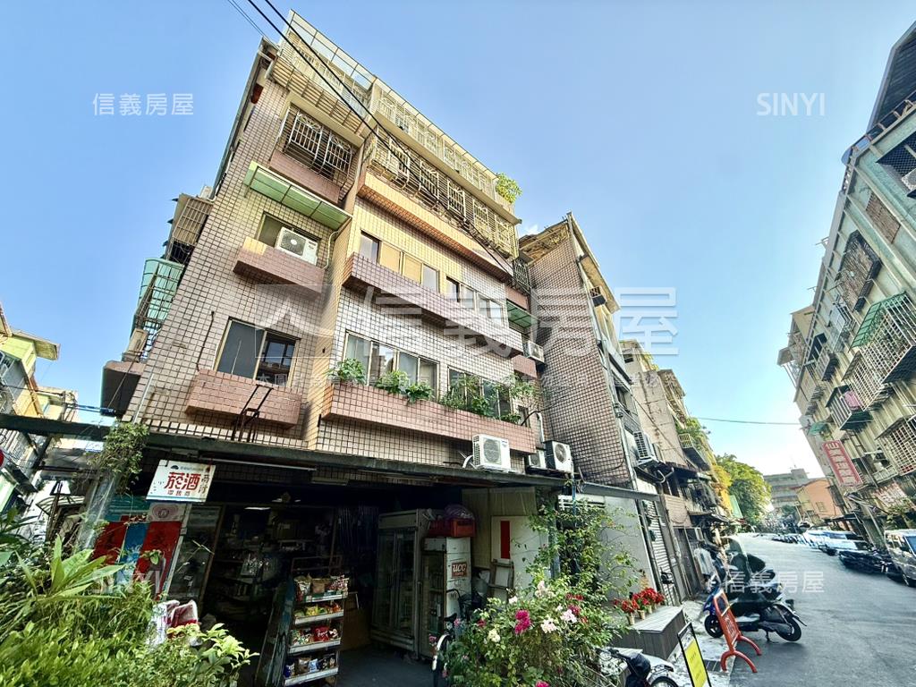 近捷運精裝電梯頂加雙併房屋室內格局與周邊環境