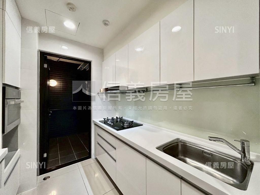 縣三視野雲極大四房雙車位房屋室內格局與周邊環境